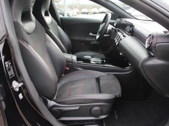 Mercedes-Benz CLA 200 AMG Line