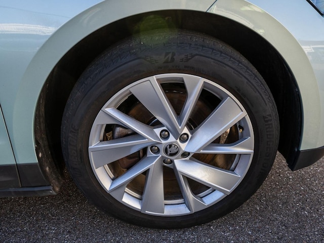 Skoda Enyaq Enyaq iV electric 80Suite LED Navi RFK LEDER AHK