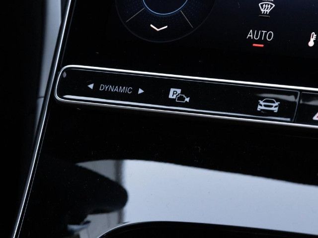 Mercedes-Benz C 200 AMG Line Sedan