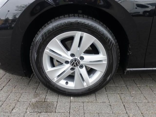 Volkswagen Golf 1.5 eTSI DSG Life Variant