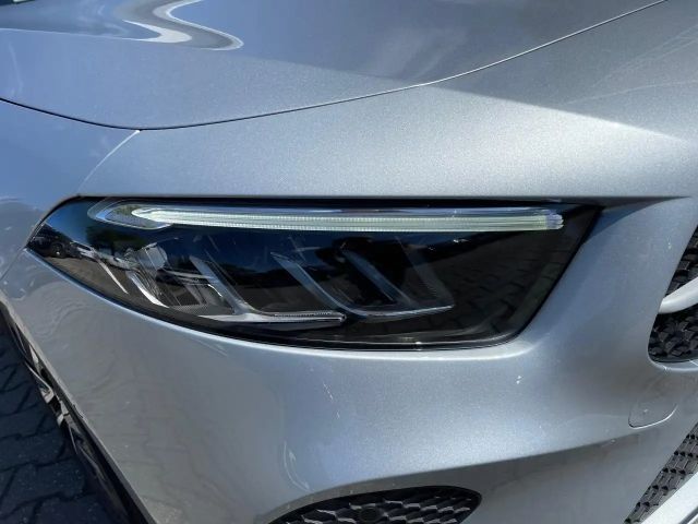 Mercedes-Benz A 180 A 180 d