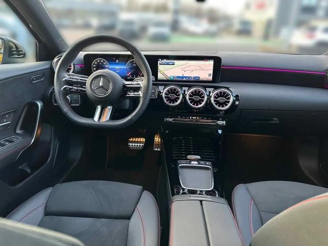 Mercedes-Benz A 220 A 220 d AMG Line