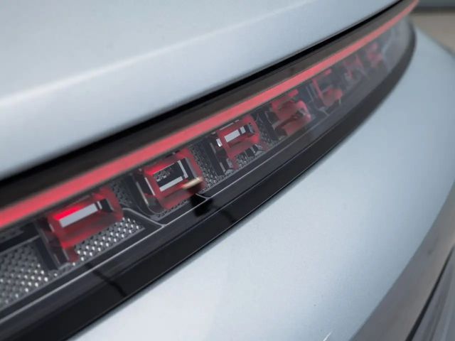 Porsche Taycan 4 Cross Turismo