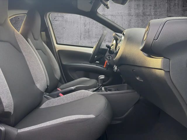 Toyota Aygo X 1.0 VVT-i Business Hatchback