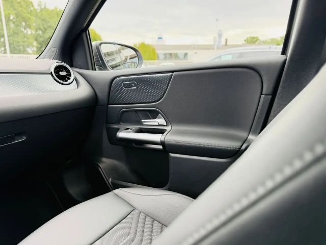 Mercedes-Benz B 180 Progressive Sedan