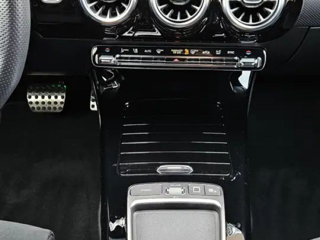 Mercedes-Benz A 200 A 200 d AMG Line Hatchback