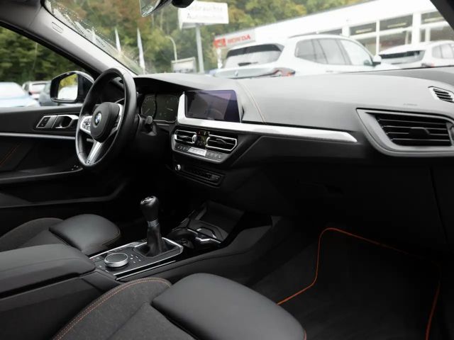 BMW 118 118i Sedan Sport Line