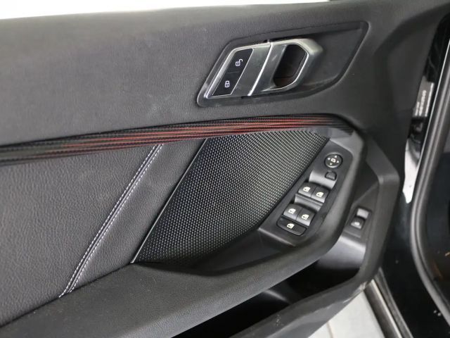 BMW 118 118i Sedan Sport Line