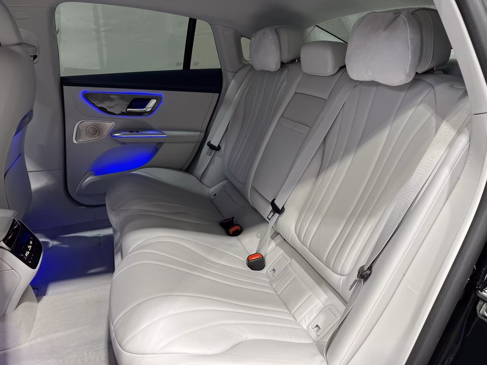 Mercedes-Benz EQE 300 AMG Line Sedan