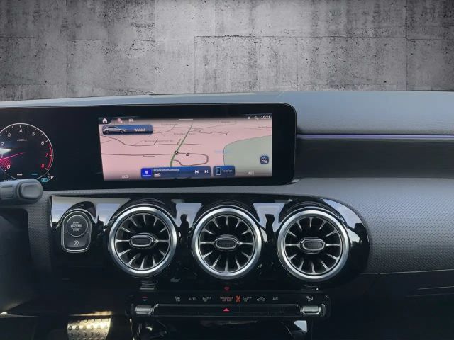 Mercedes-Benz A 200 AMG Line