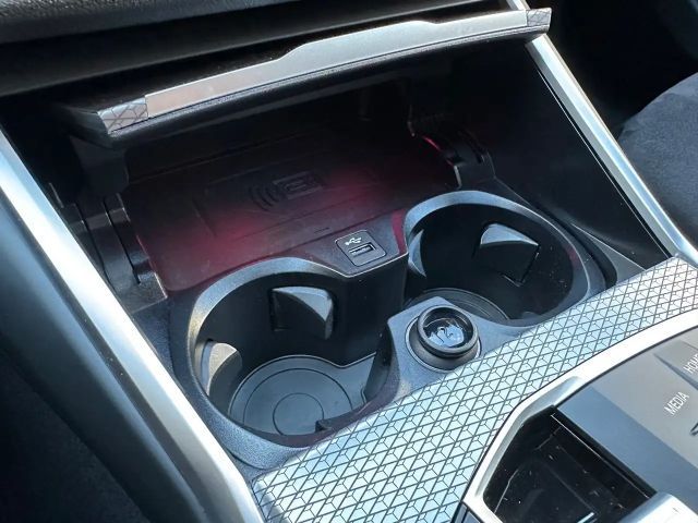 BMW 320 320d M-Sport Touring