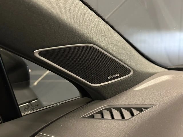 Volkswagen Touareg 4Motion R-Line Style