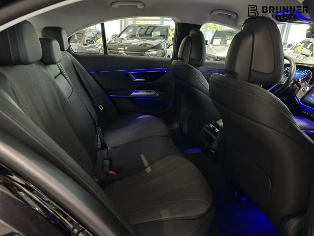 Mercedes-Benz E 200 AVANTGARDE Sedan