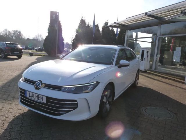 Volkswagen Passat 1.5 eTSI Business Variant