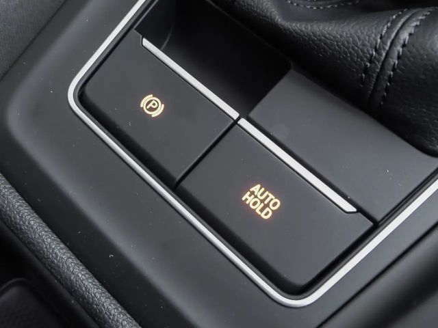 Volkswagen Golf 1.0 TSI IQ.Drive Life Variant