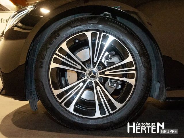 Mercedes-Benz E 200 AVANTGARDE Sedan