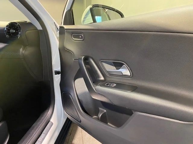 Mercedes-Benz A 200 7G-DCT  MBUX NAVI+ /PTS/DAB/17"/SHZ/Kamera