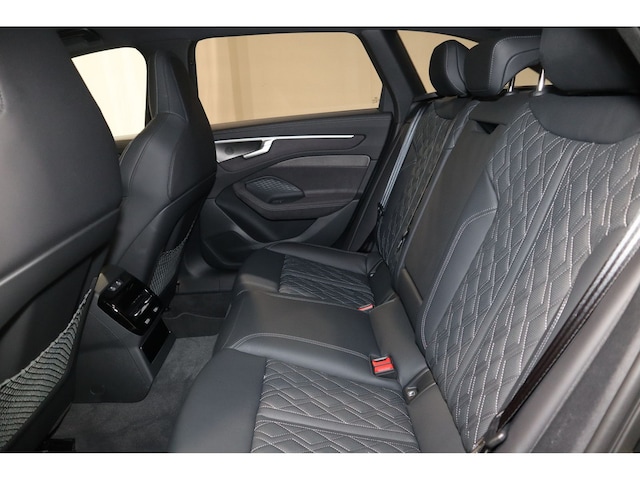 Audi A6 Avant Quattro S-Tronic