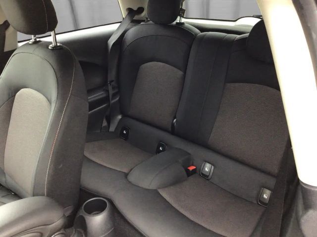 MINI Cooper Automatik 3t. Essential Trim