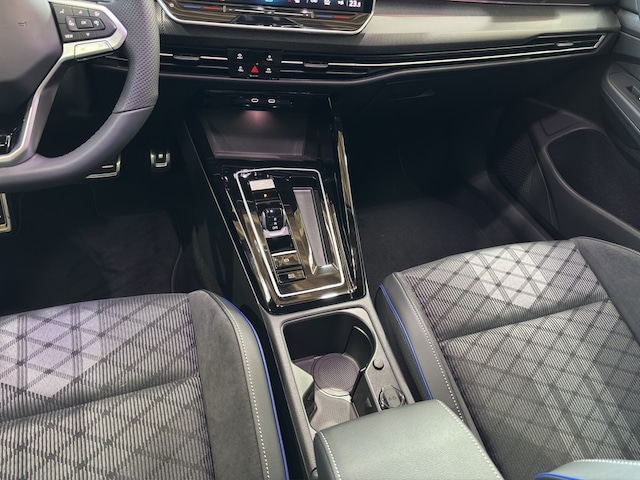 Volkswagen Golf DSG R-Line