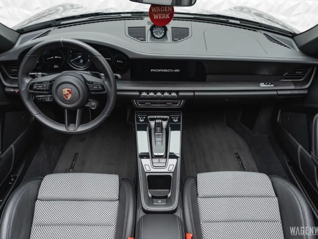 Porsche 992 4 Cabrio GTS Targa