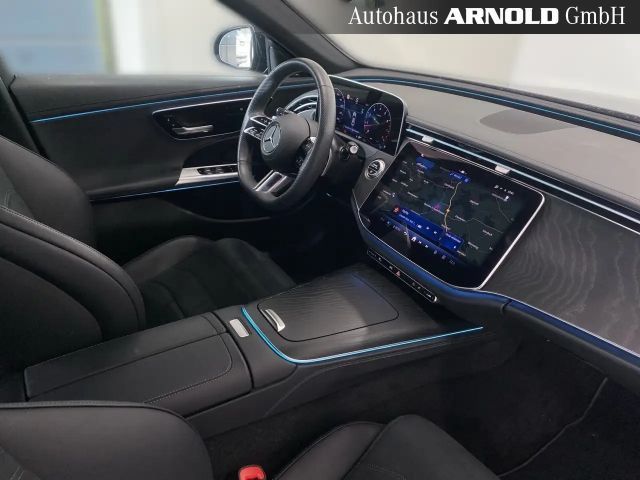 Mercedes-Benz E 200 AMG Line Sedan