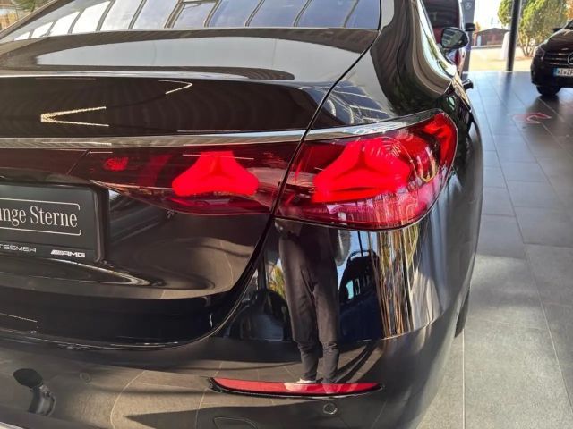 Mercedes-Benz E 200 AVANTGARDE Sedan