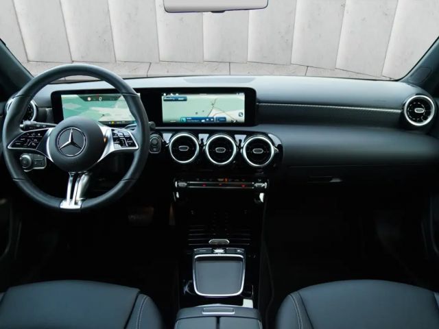 Mercedes-Benz A 180 Hatchback Progressive