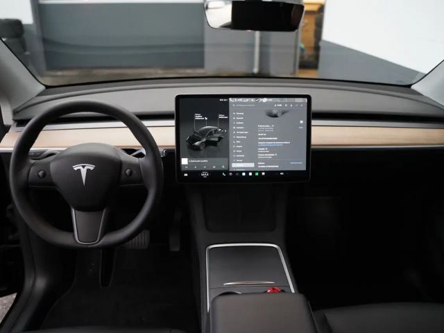 Tesla Model Y AWD Long Range