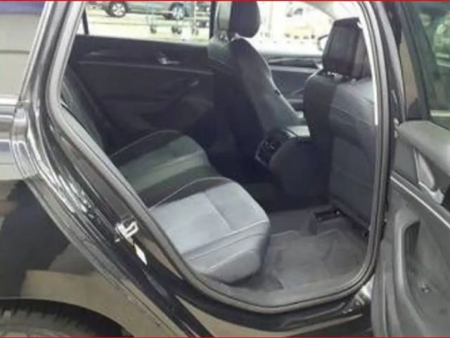 Volkswagen Passat 1.5 eTSI Business Variant