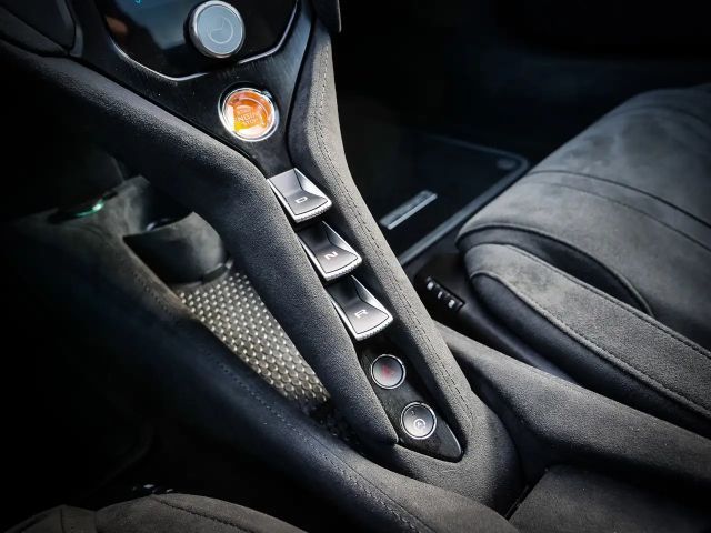 McLaren 750S Coupé Flux Green, Bowers and Wilkins Sound