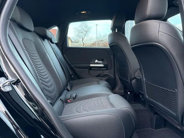 Mercedes-Benz B 200 Sedan