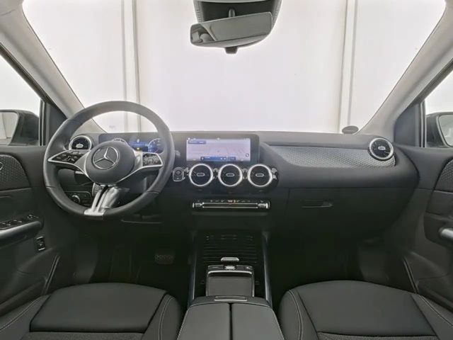 Mercedes-Benz B 200 Progressive Sedan