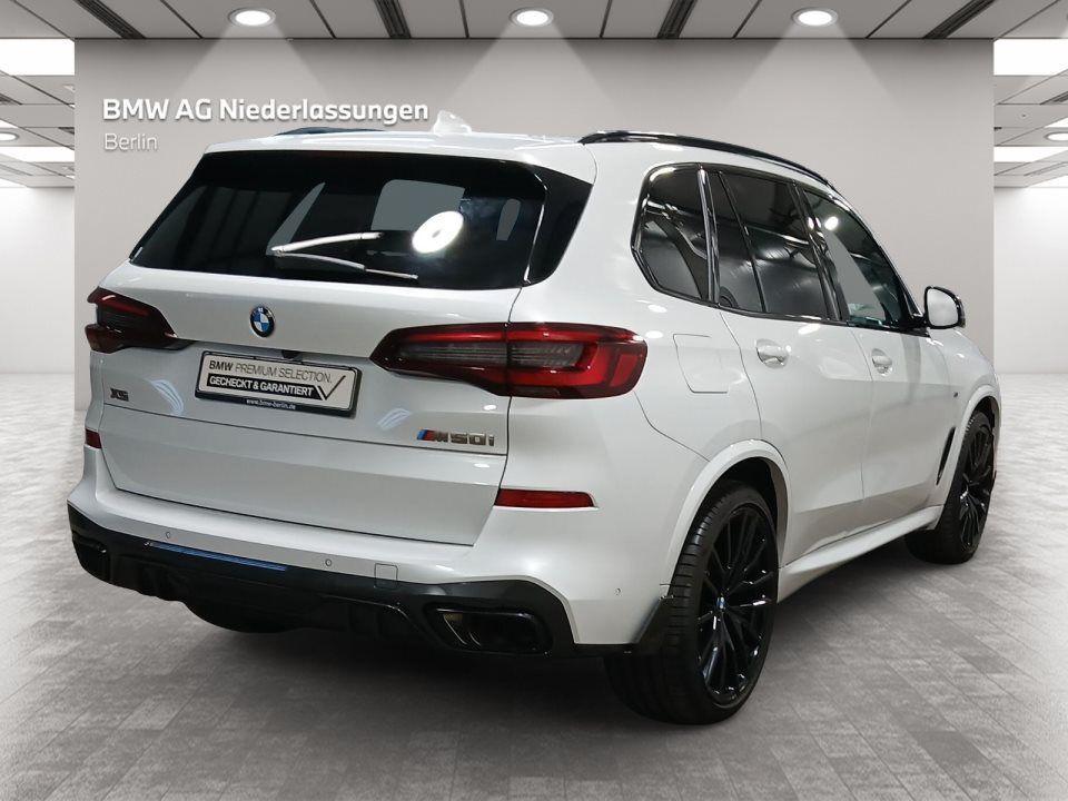 BMW X5 M50i