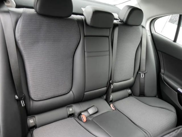 Mercedes-Benz C 180 AVANTGARDE Sedan