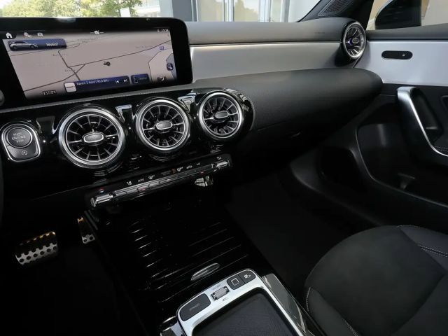 Mercedes-Benz A 200 AMG Line