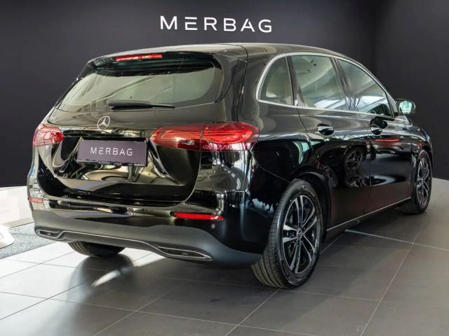 Mercedes-Benz B 180 ACC AUT Kam. KeyLess KlimaA LED LM Navi