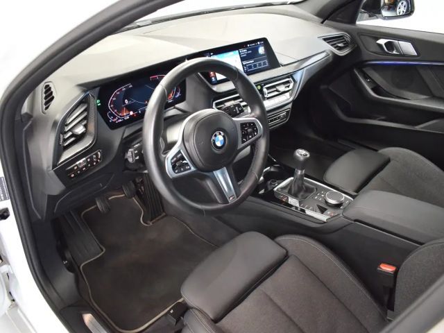 BMW 118 118i Sedan Sport Line