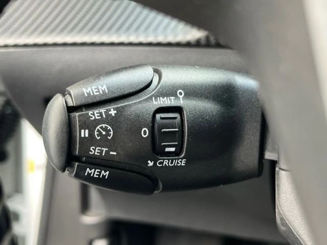 Peugeot E-2008 Allure Pack