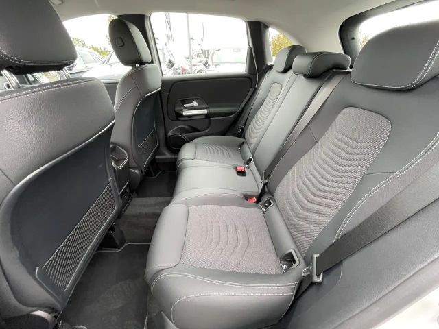 Mercedes-Benz B 180 B 180 PROGR+MBUX+360°+LED+EASY-P+ASSIST+CARPLAY+