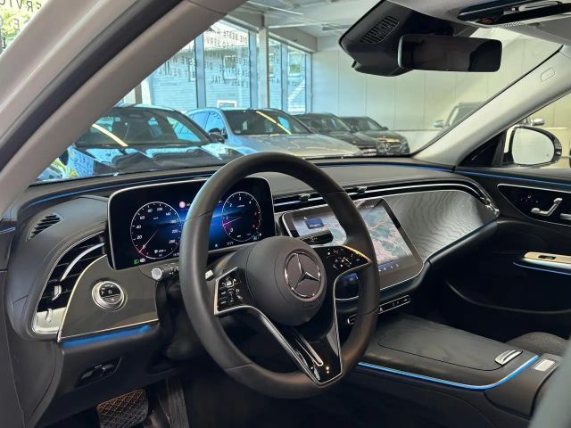 Mercedes-Benz E 220 AVANTGARDE E 220 d Estate