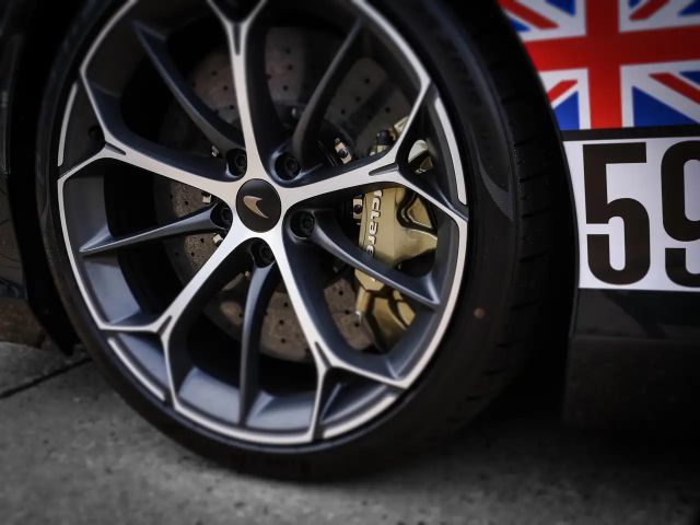 McLaren Artura Spider