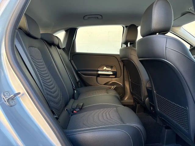 Mercedes-Benz B 180 Sedan