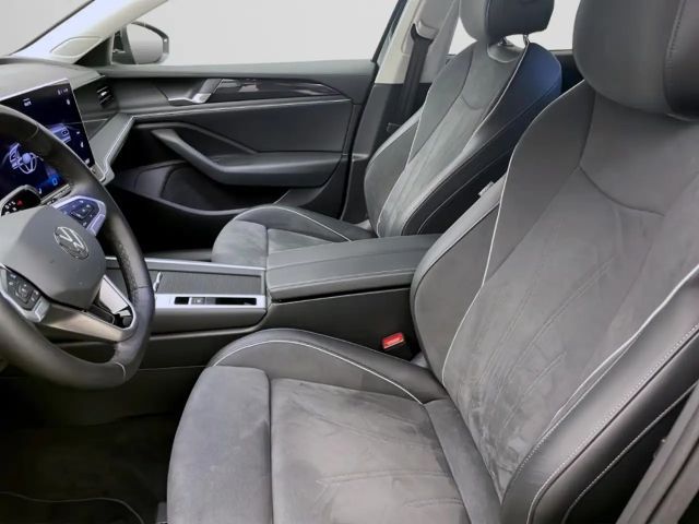 Volkswagen Passat 1.5 eTSI Business DSG Variant