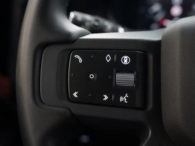 Land Rover Defender 110 D250 Dynamic SE