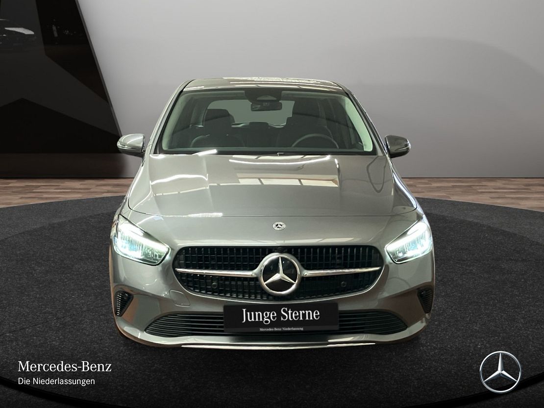 Mercedes-Benz B 180 Sedan