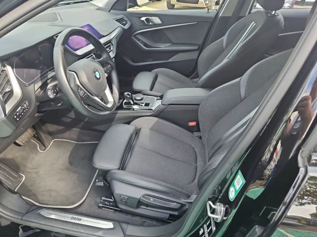 BMW 118 118i Sedan Sport Line