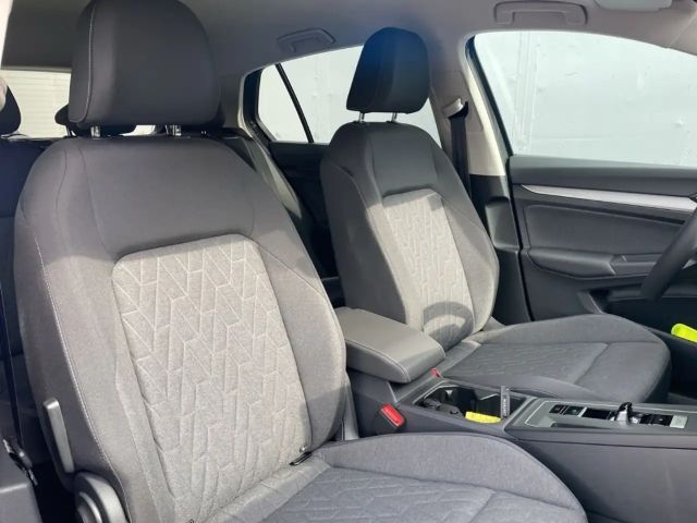 Volkswagen Golf 1.5 eTSI DSG Golf VIII