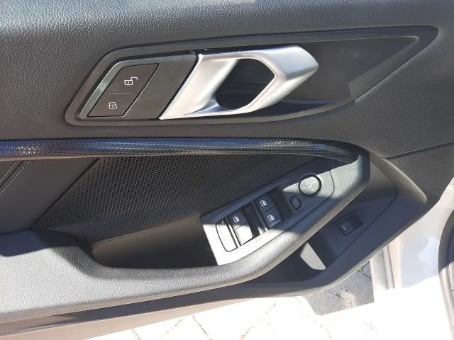 BMW 118 118i Sedan Sport Line