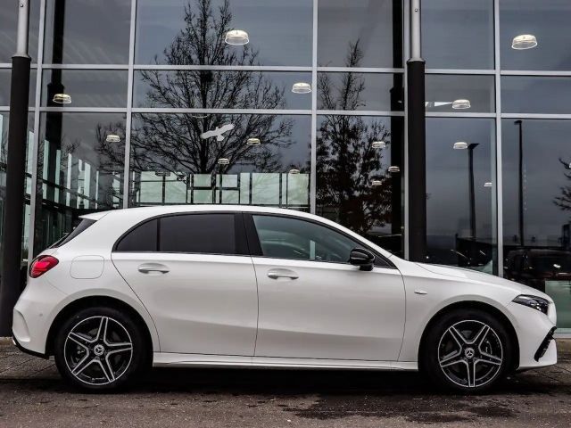 Mercedes-Benz A 250 A 250 e AMG Line